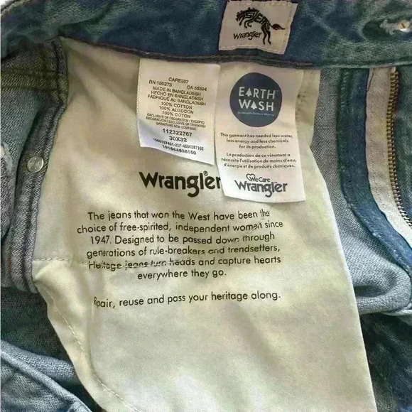 Free Peolple X WRANGLER WOMEN MEOW LASER TIGER WANDERER FLARE JEANS NWT 28,25,30 - Picture 13 of 15